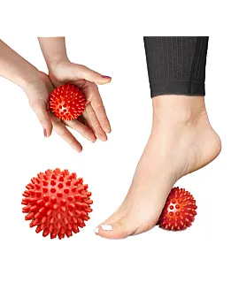 Piłka z kolcami do masażu SPIKE+ 7cm (czerwona)