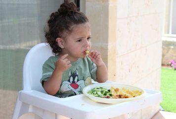 Jak przekonać dziecko do jedzenia?