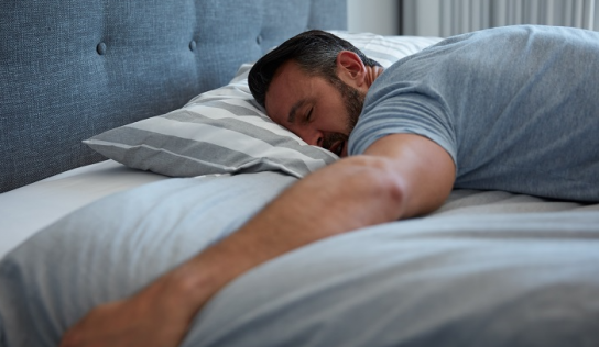 Jak wesprzeć sen? Jakie są konsekwencje niedoboru snu?