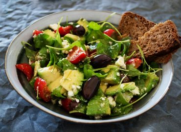 Dieta w treningu siłowym – jak komponować posiłki pod budowę mięśni i redukcję tkanki tłuszczowej