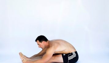 Czynniki ryzyka, profilaktyka i leczenie naciągnięć mięśni kulszowo-goleniowych w piłce nożnej