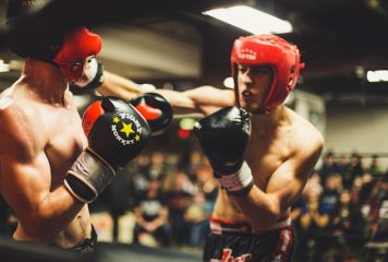 Kontakt fizyczny w sporcie – czym grozi?