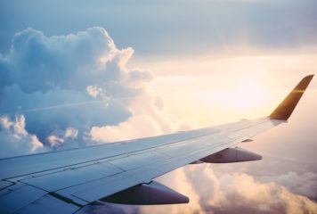 Wpływ dalekich podróży i jet lagu na fizjologię, hormony oraz wyniki sportowe