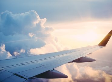 Wpływ dalekich podróży i jet lagu na fizjologię, hormony oraz wyniki sportowe